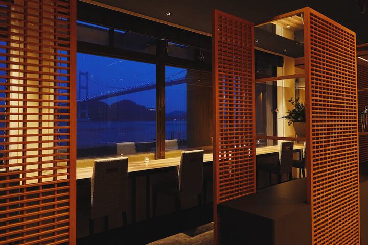Lounge 33 of 58