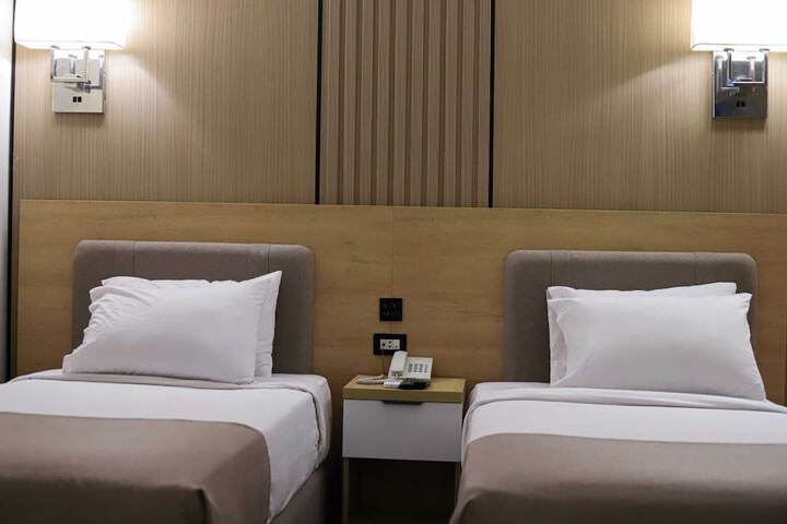 Room 16 of 42