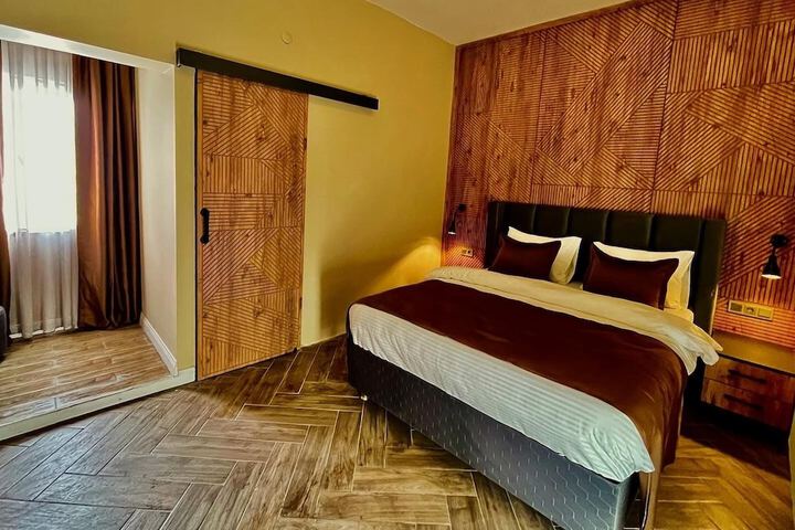 Room 8 of 23