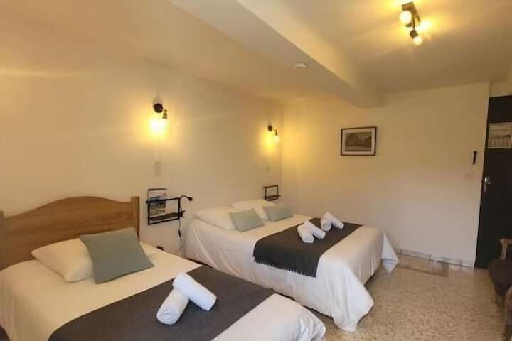 Room 4 of 16