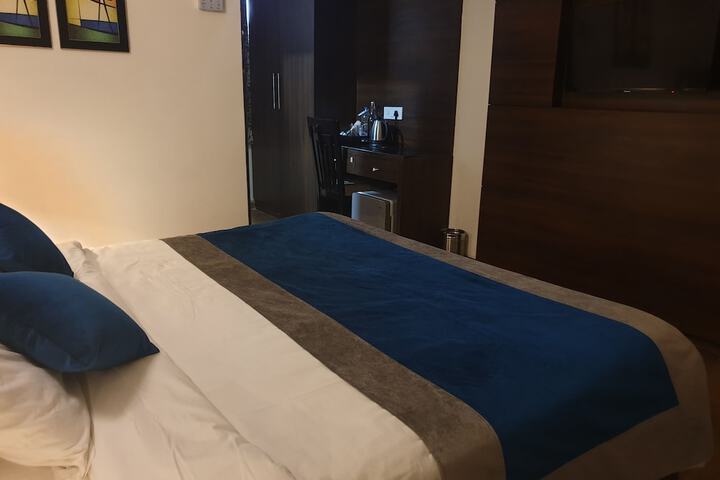 Room 5 of 52