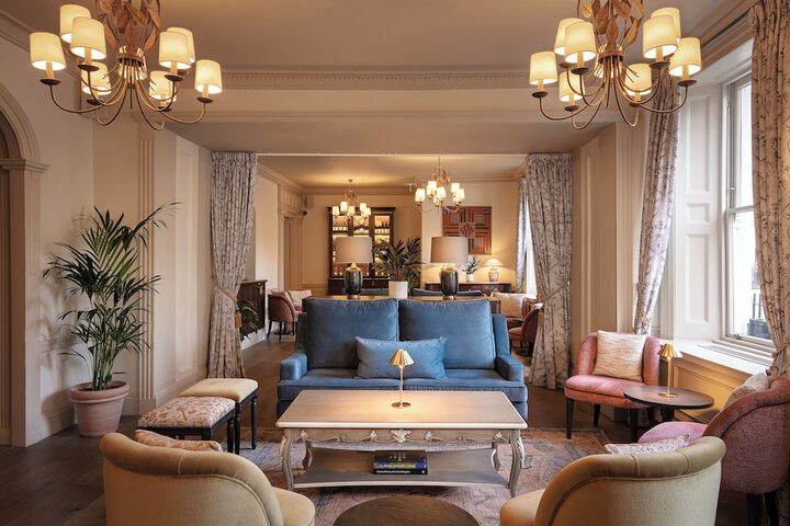 Lounge 71 of 78