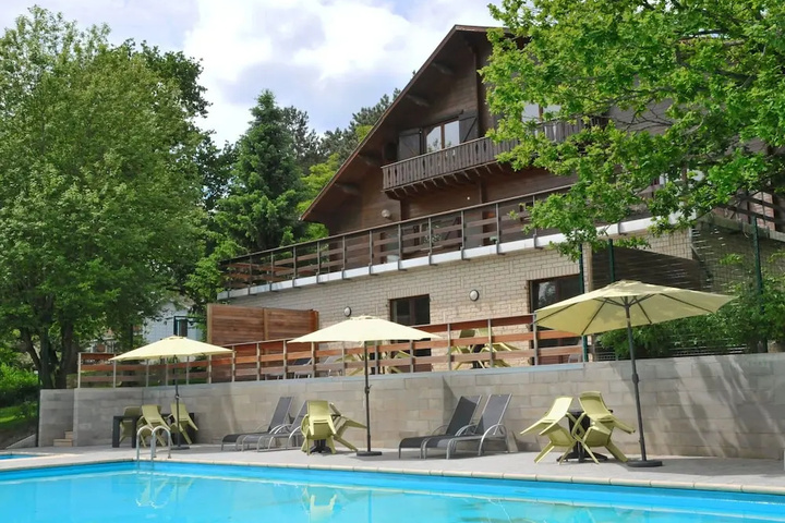 Pool 10 of 20