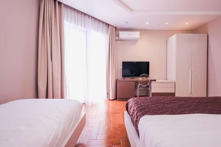 Room 25 of 96