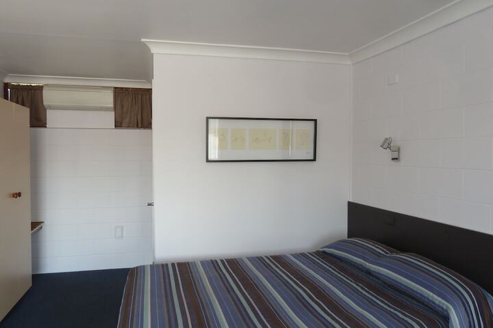 Room 10 of 35