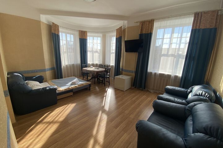 Room 90 of 272