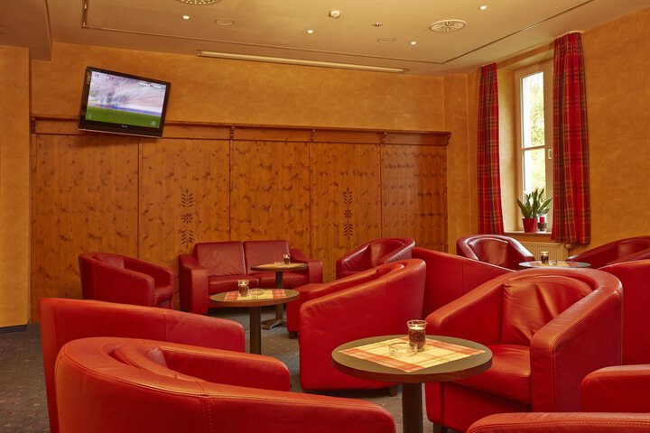 Lounge 81 of 91