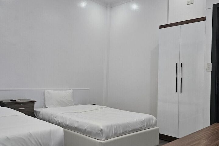Room 3 of 10