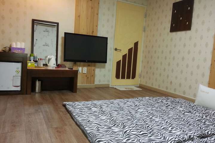 Room 9 of 31
