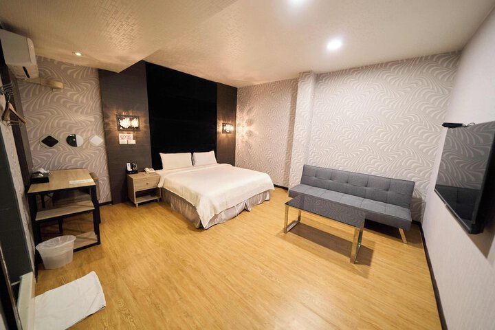 Room 19 of 48