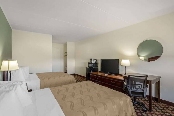 2 Double Beds (1 of 6)