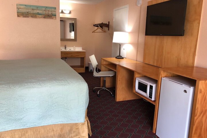 Room 9 of 18