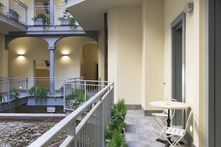 Hotel Exterior 180 of 189