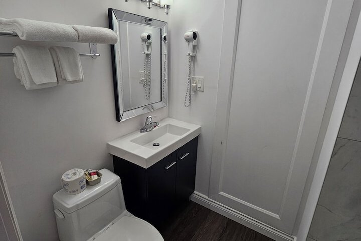 Room 19 of 38