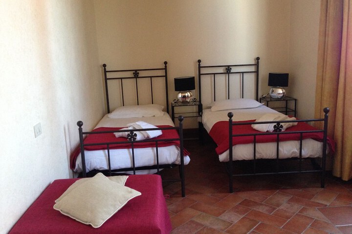 Room 2 of 29