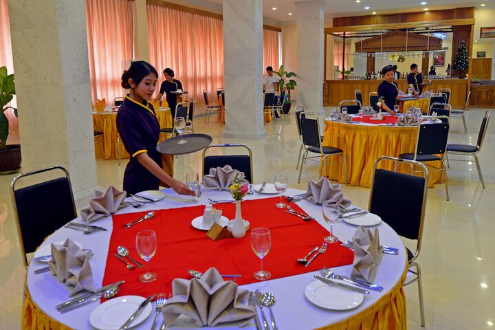 Dining 35 of 59