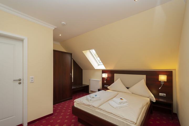 Room 28 of 72