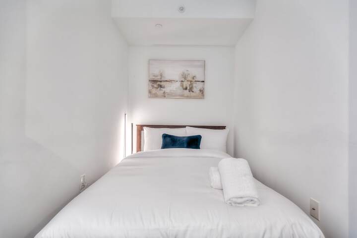 Room 8 of 340