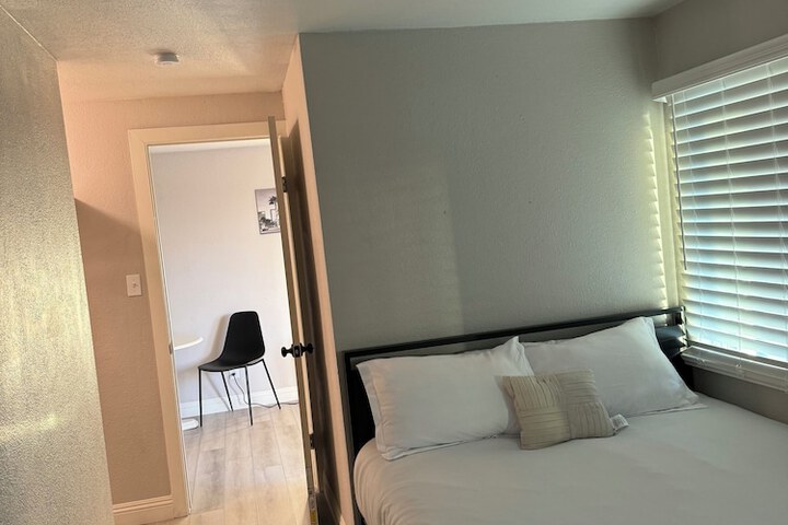 Room 11 of 18