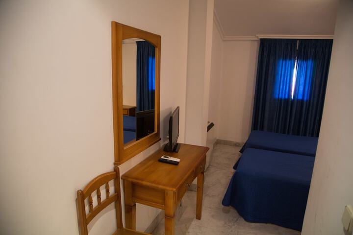 Room 9 of 37