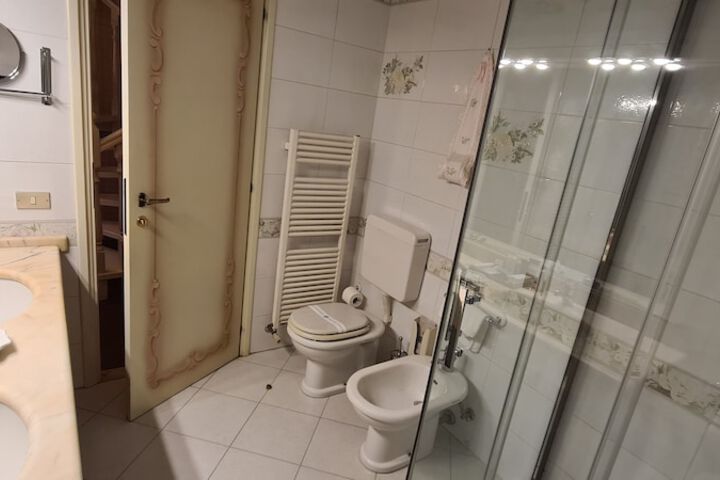 Room 43 of 65