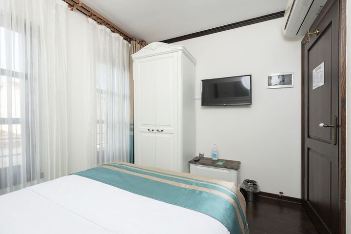 Room 26 of 86