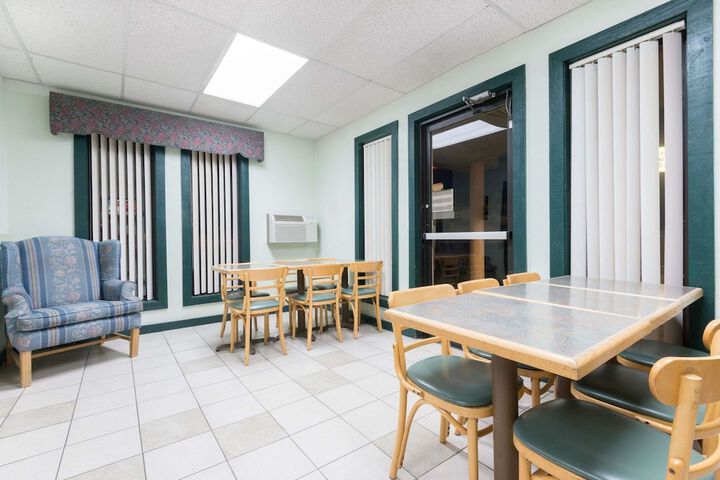 Breakfast/Coffee Service 20 of 25