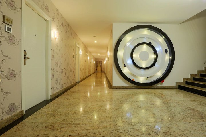 Ballroom/Hall 32 of 39