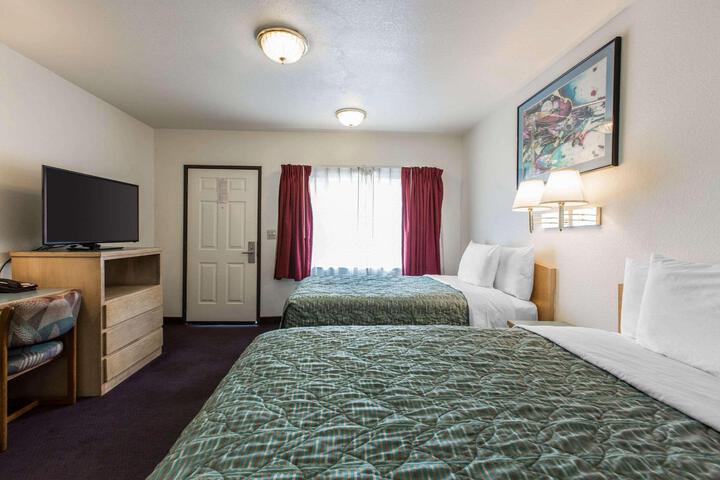 2 Double Beds (4 of 5)