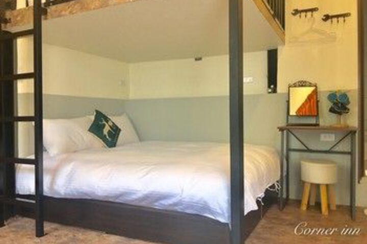 Room 9 of 27