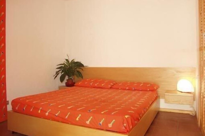 Room 5 of 32