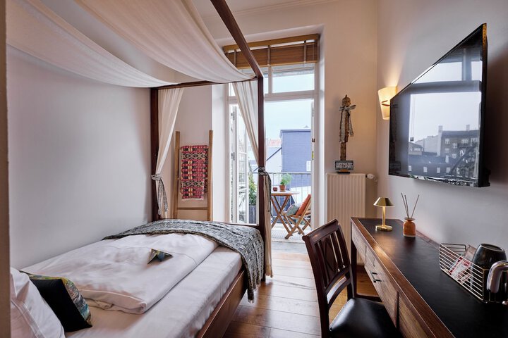 Room 50 of 74