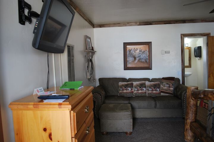 Room 18 of 128