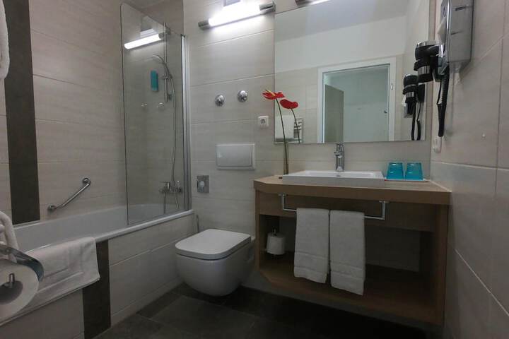 Room 25 of 51