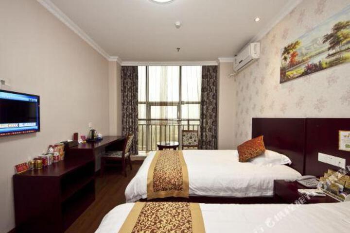 Longzhen Business Hotel