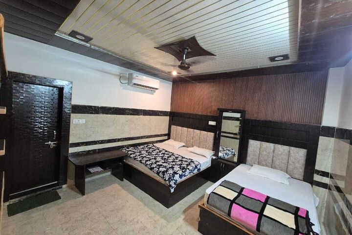 Room 8 of 17
