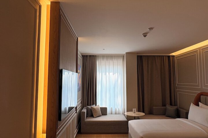 Room 12 of 18