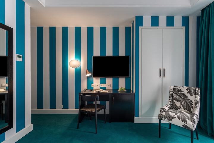 Room 7 of 37