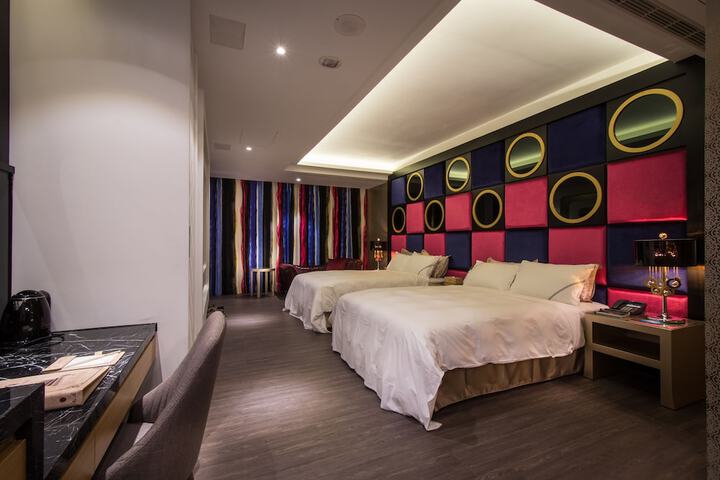 Room 53 of 113