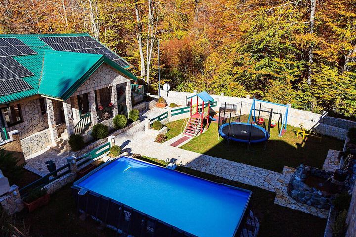 Pool 25 of 65