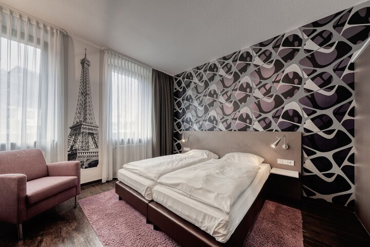 Room 22 of 53