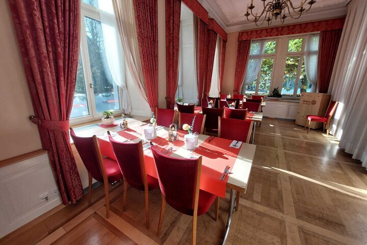 Dining 42 of 70