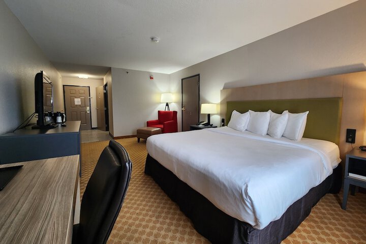 1 King Bed (11 of 24)
