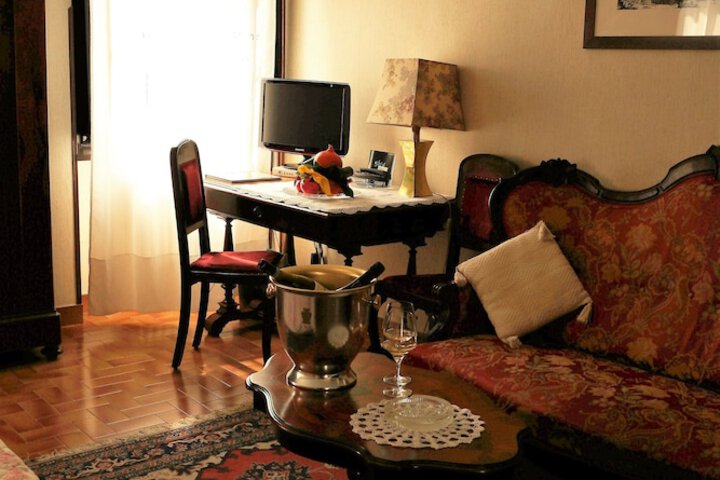 Room 16 of 22