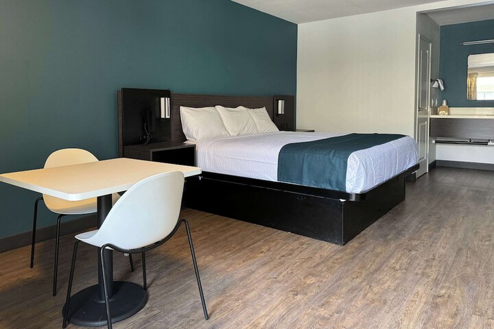 Room 5 of 14