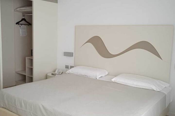 Room 33 of 146