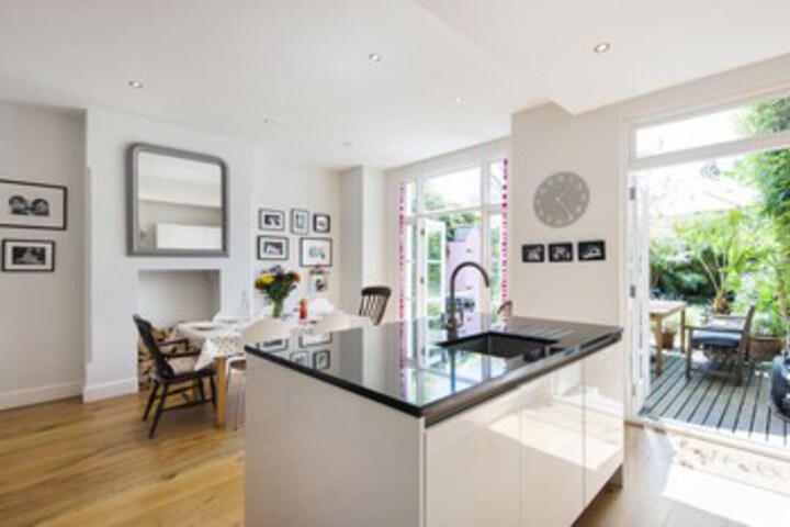 Enchanting Southfields Home by King Georges Park