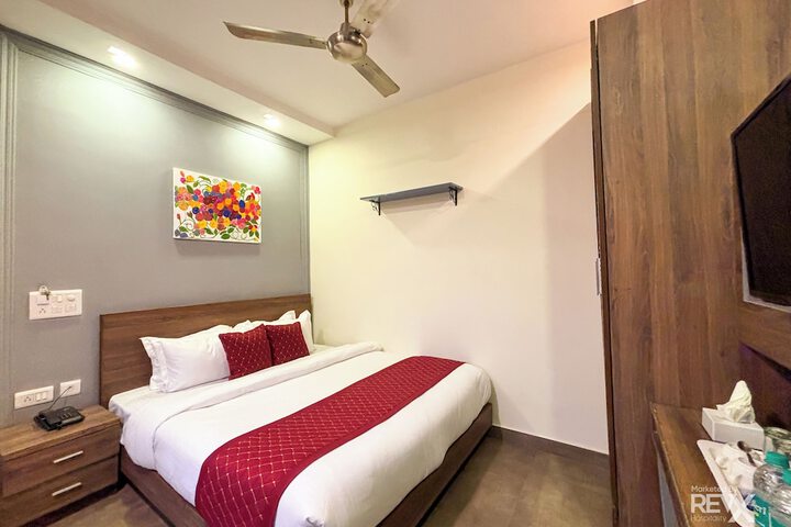 Room 12 of 111