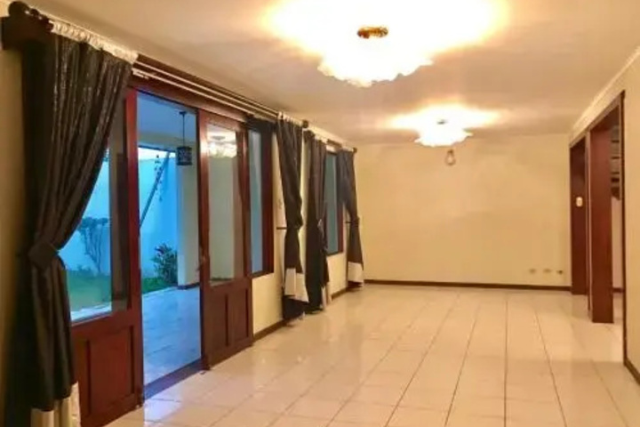 Room 9 of 15