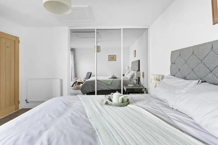 Room 2 of 18